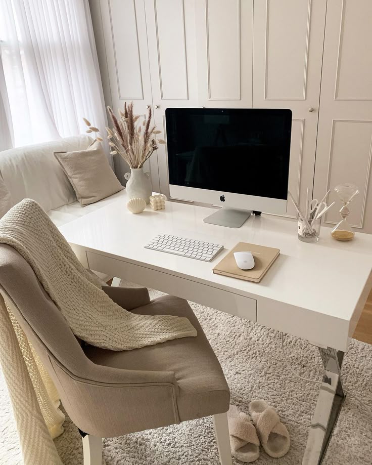 Minimalist Desk Setup — The Secret to Focus & Productivity in 2025